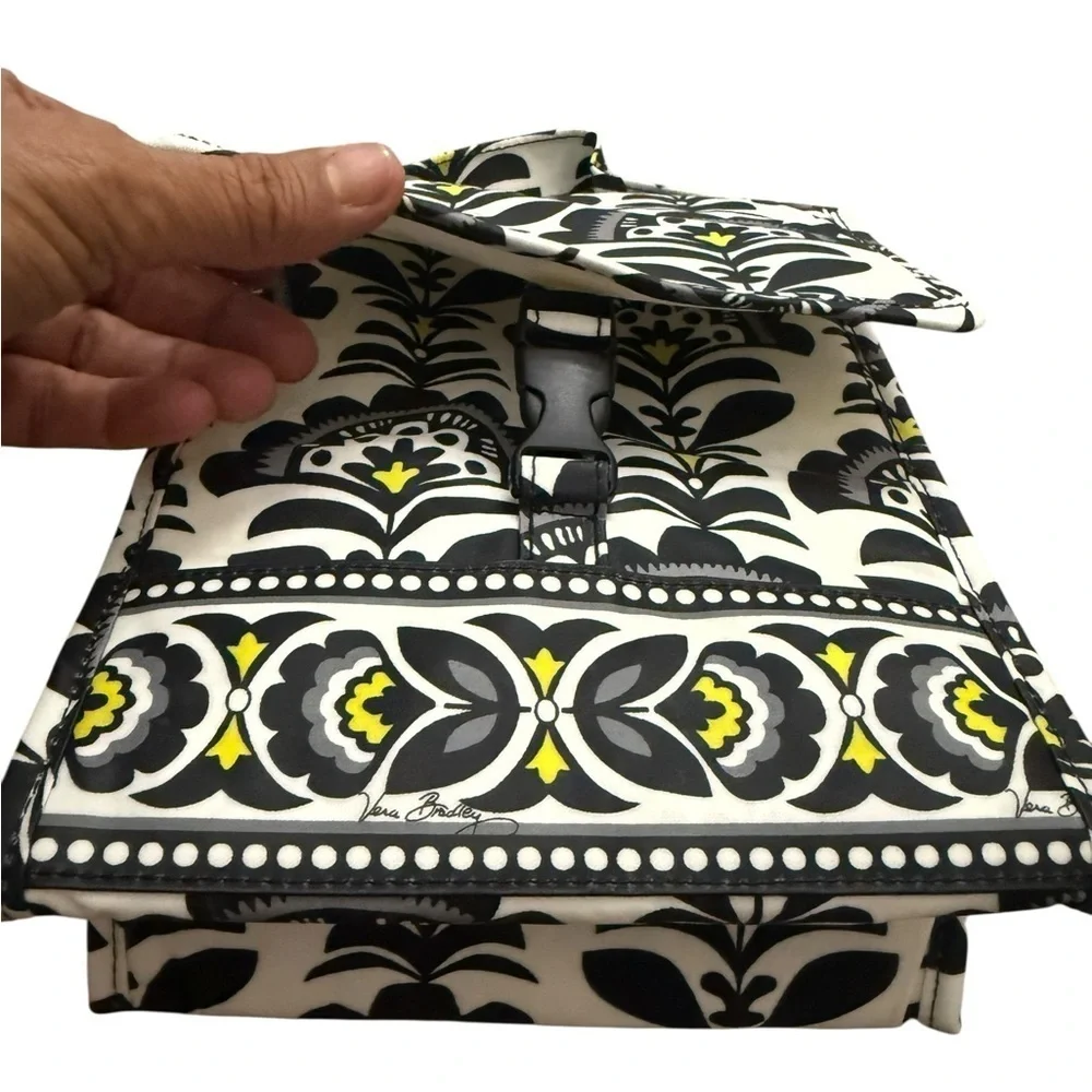 Vera Bradly Stylish Black and Yellow Patterned Lunch Bag. Brand new